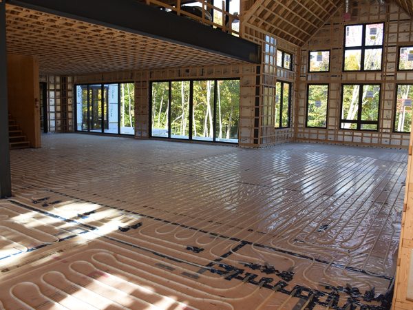 Installation de la tuyauterie au rez-de-chaussée