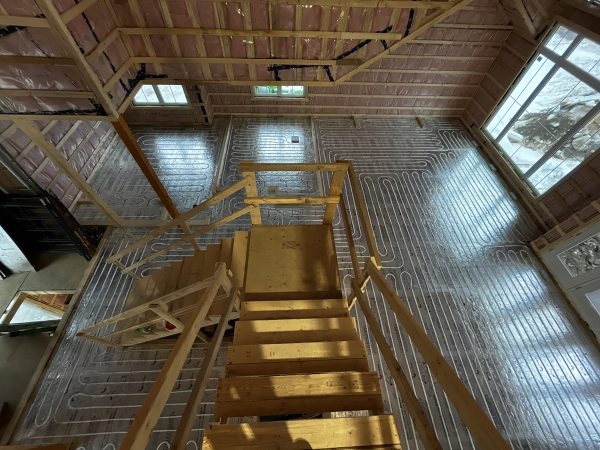 Tuyauterie au rez-de-chaussée pour chappe de beton